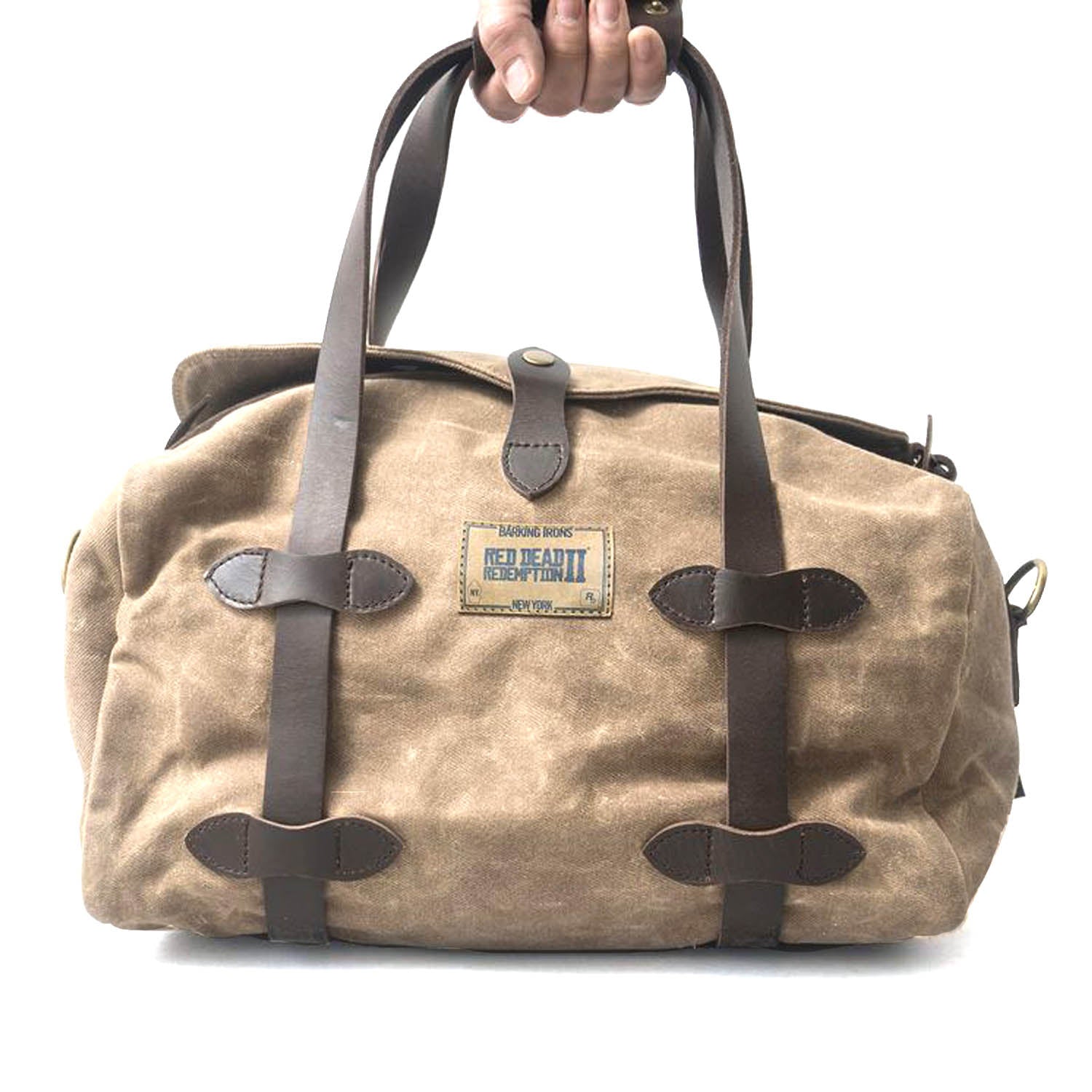 RED DEAD REDEMPTION 2 - BARKING IRONS LOGO - DUFFEL BAG